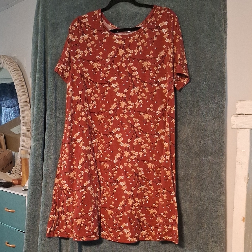 Chic Floral Short Sleeve Dress in Red